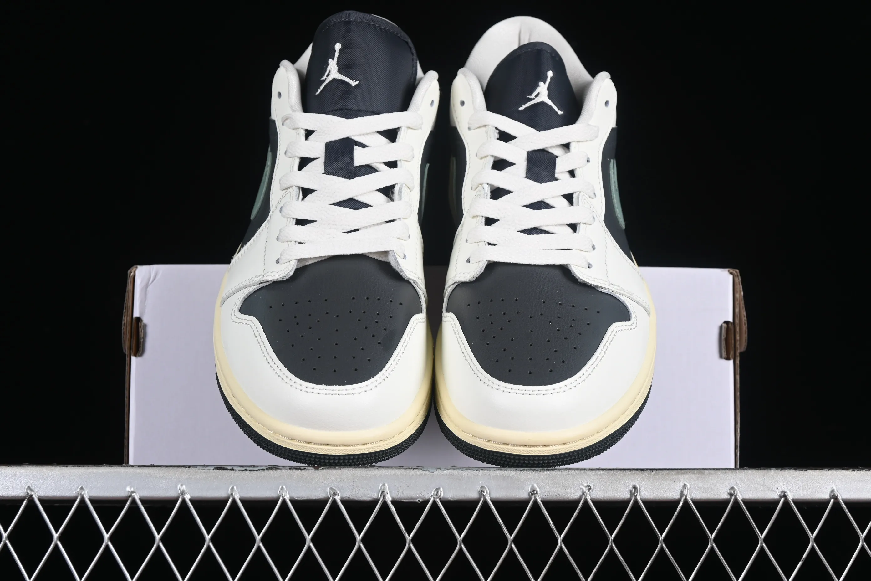 All categories Air Jordan Jordan series basketball shoes Air Jordan 1 Low G version pure original Air Jordan 1 Low AJ1 Joe 1 black and green low-bang cultural casual sneakers DC0774-001
